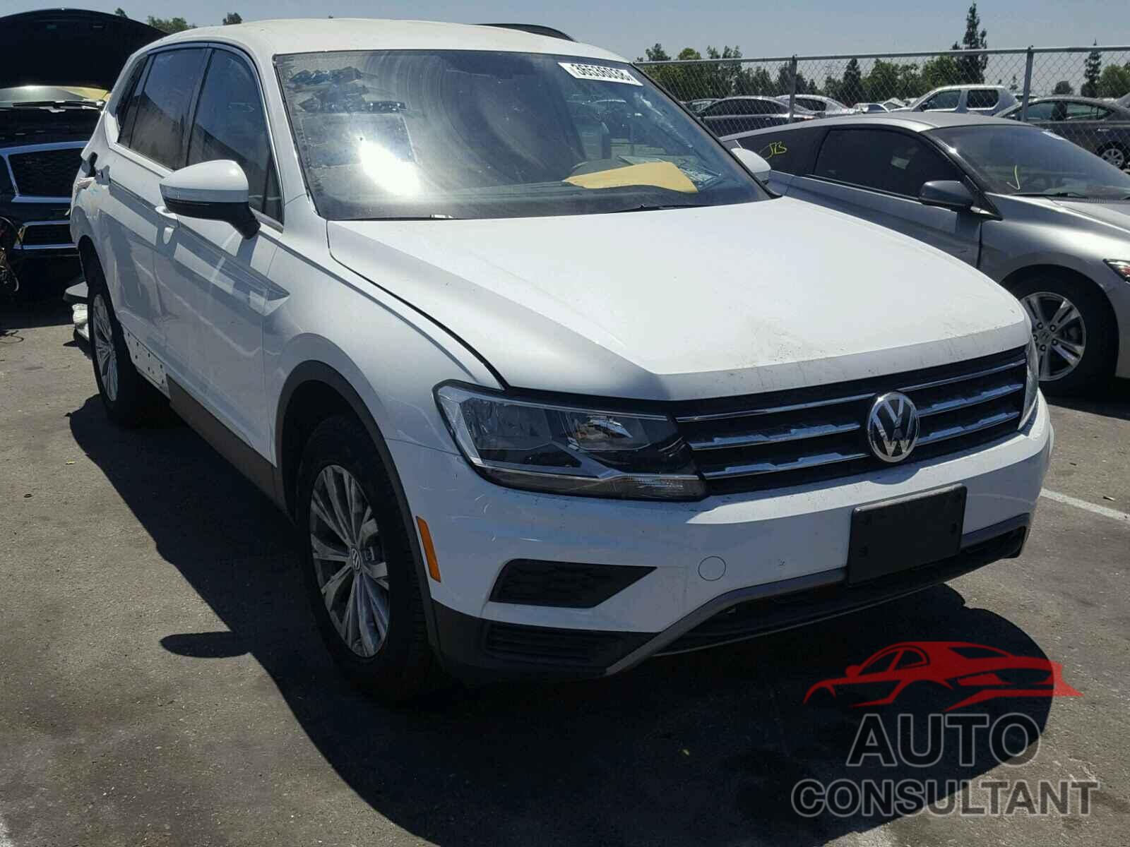 VOLKSWAGEN TIGUAN SE 2018 - 3VV3B7AX1JM049946