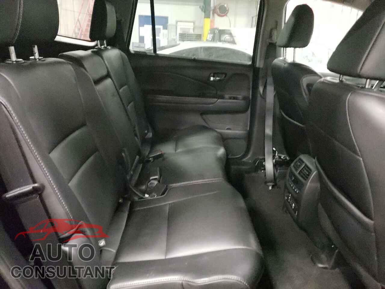 HONDA PILOT 2017 - 5FNYF6H93HB073948