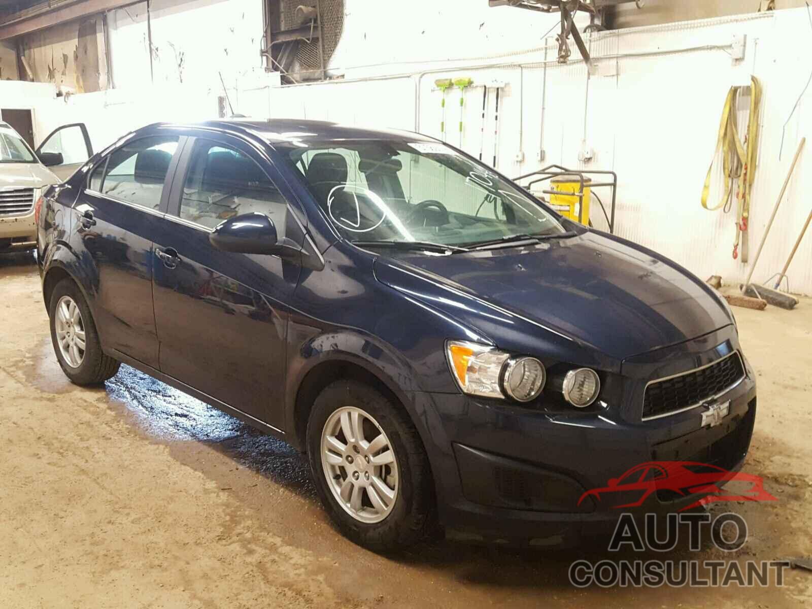 CHEVROLET SONIC 2015 - 1G1JC5SB2F4170443