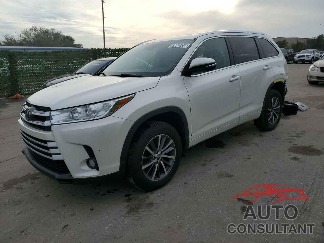 TOYOTA HIGHLANDER 2017 - 5TDKZRFH2HS514912