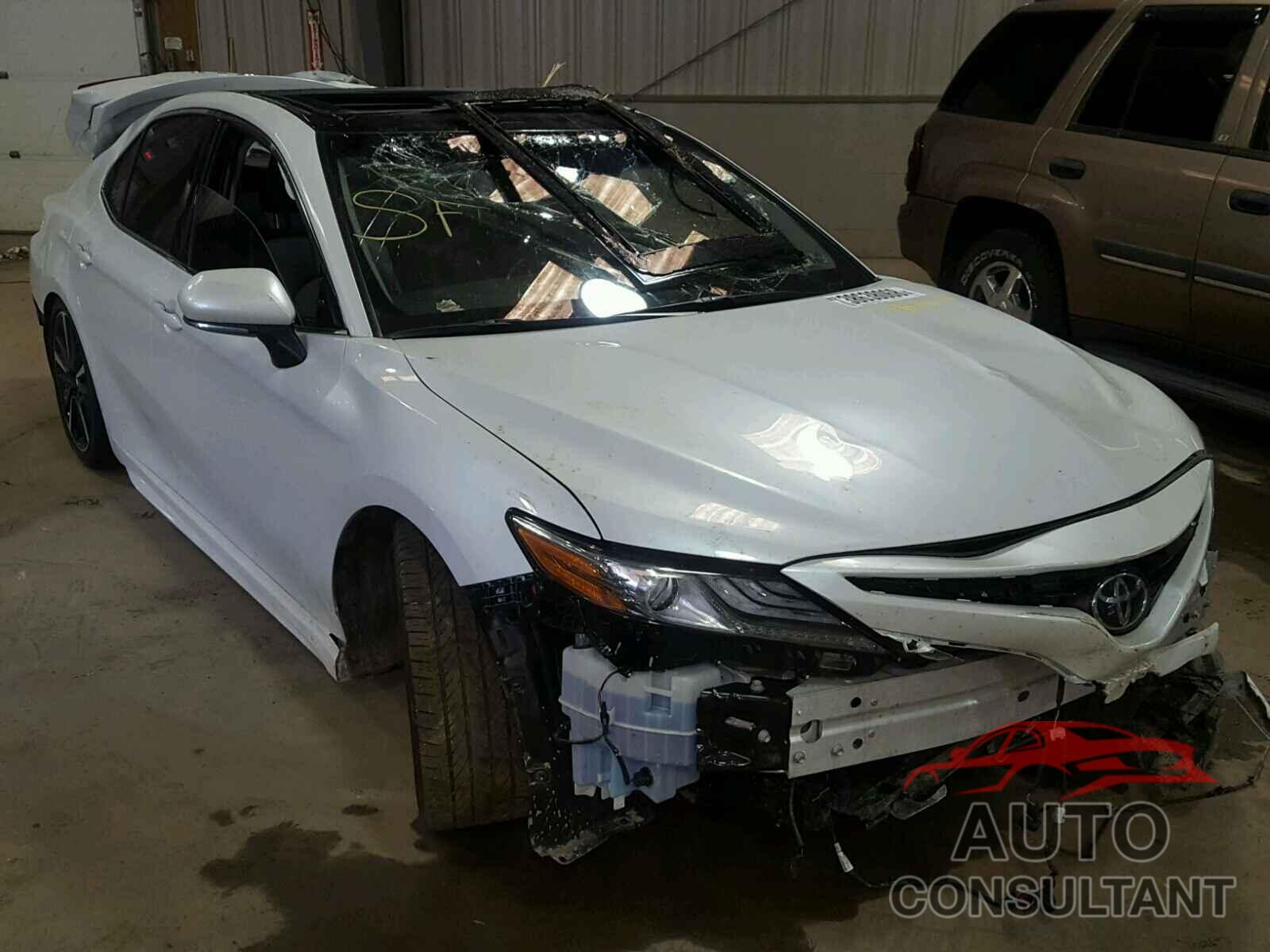TOYOTA CAMRY 2018 - 4T1B61HK3JU013088