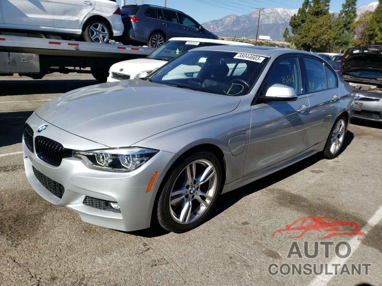 BMW 3 SERIES 2018 - WBA8E1C50JA756874