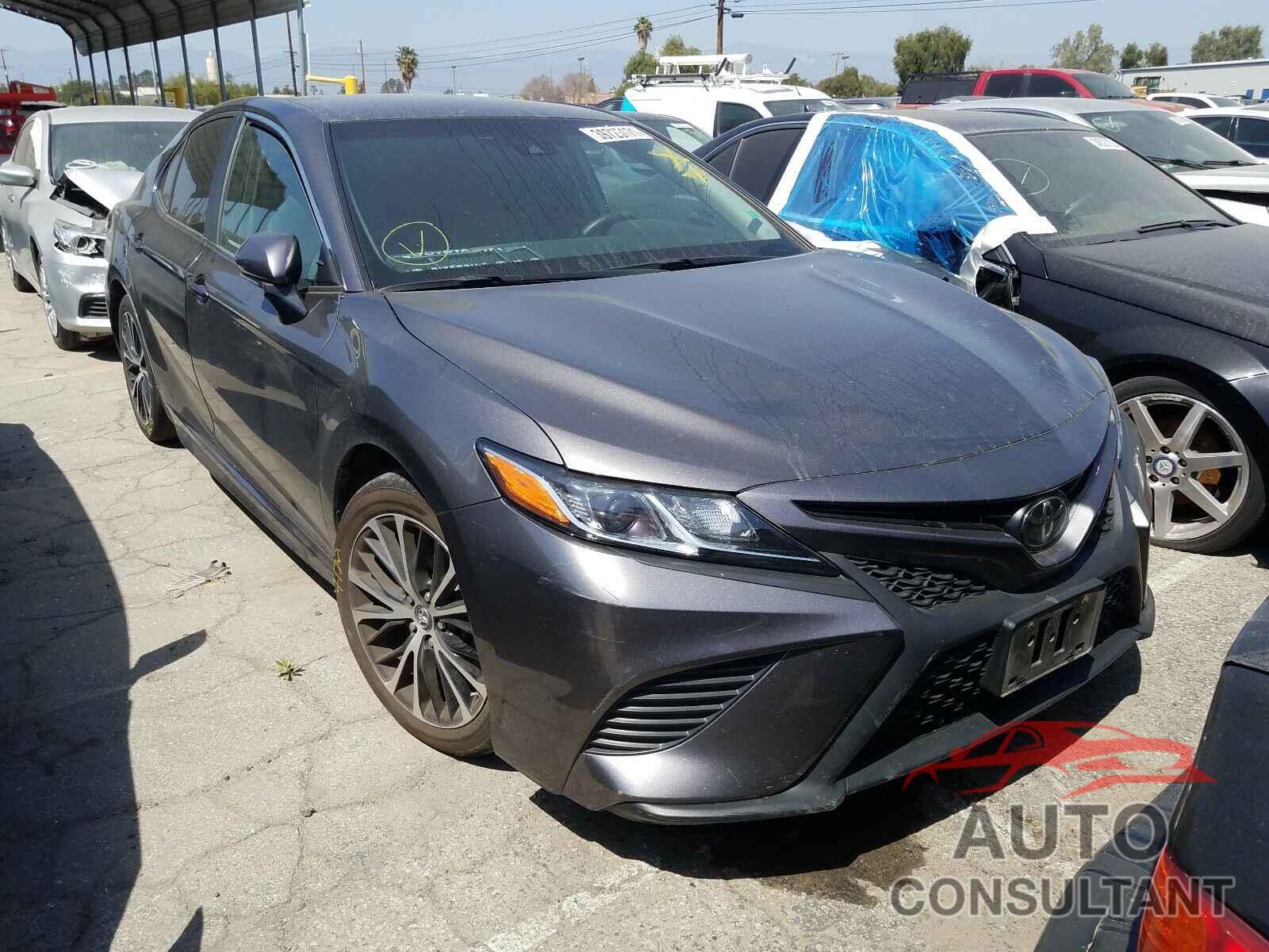 TOYOTA CAMRY 2018 - 4T1B11HK1JU590927