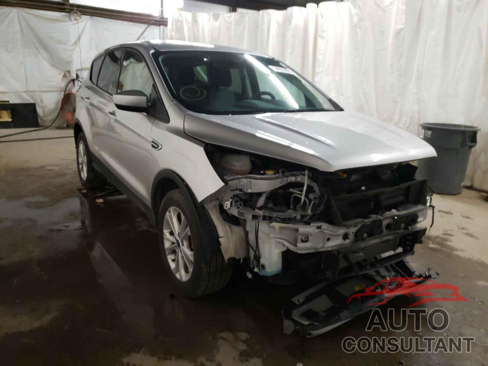 FORD ESCAPE 2017 - 1FMCU9G91HUD37027