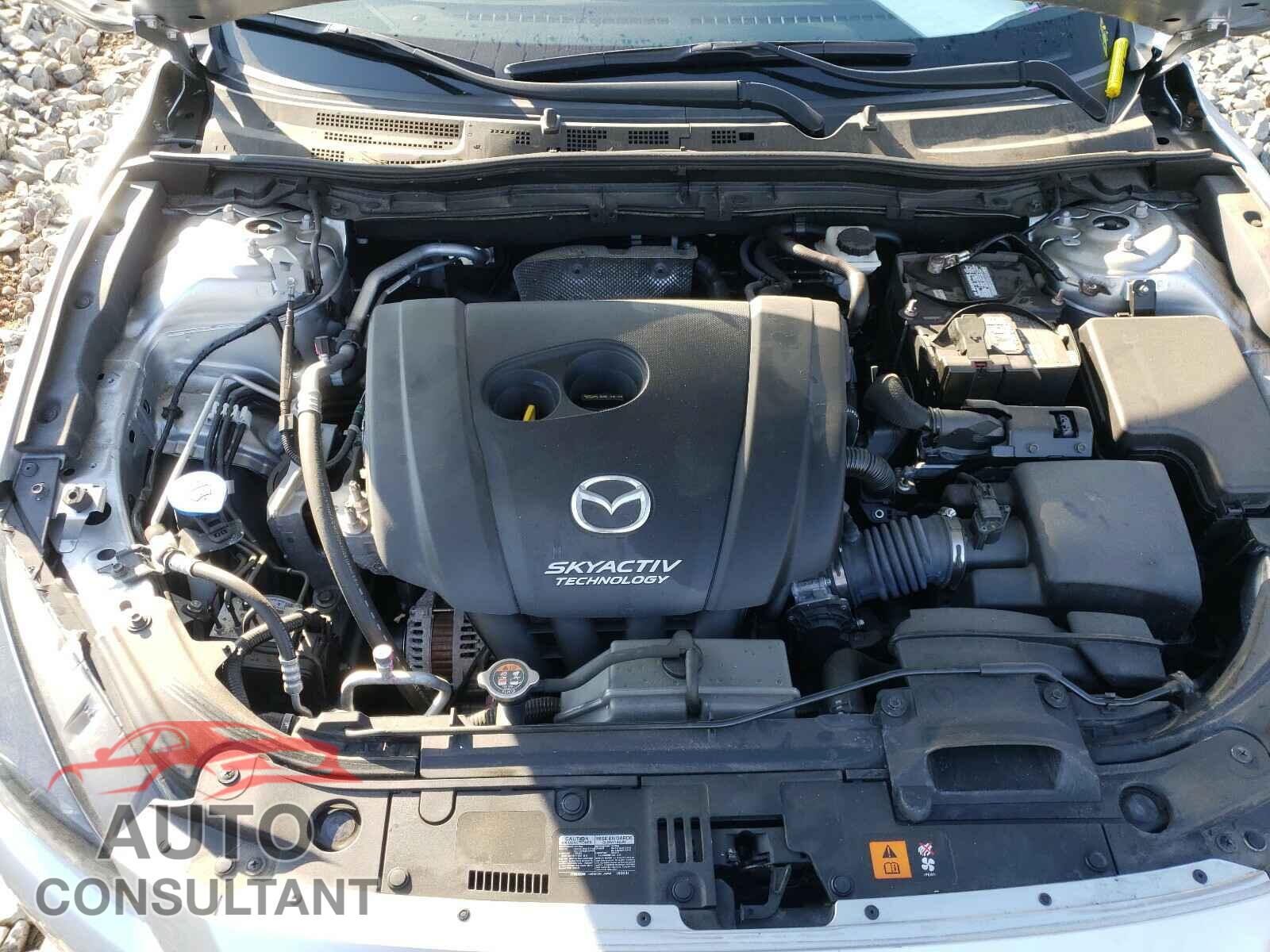 MAZDA 3 2018 - 3MZBN1U73JM222681