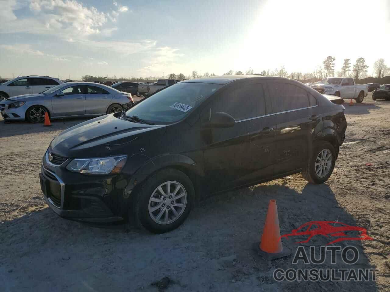 CHEVROLET SONIC 2018 - 1G1JD5SH6J4107145