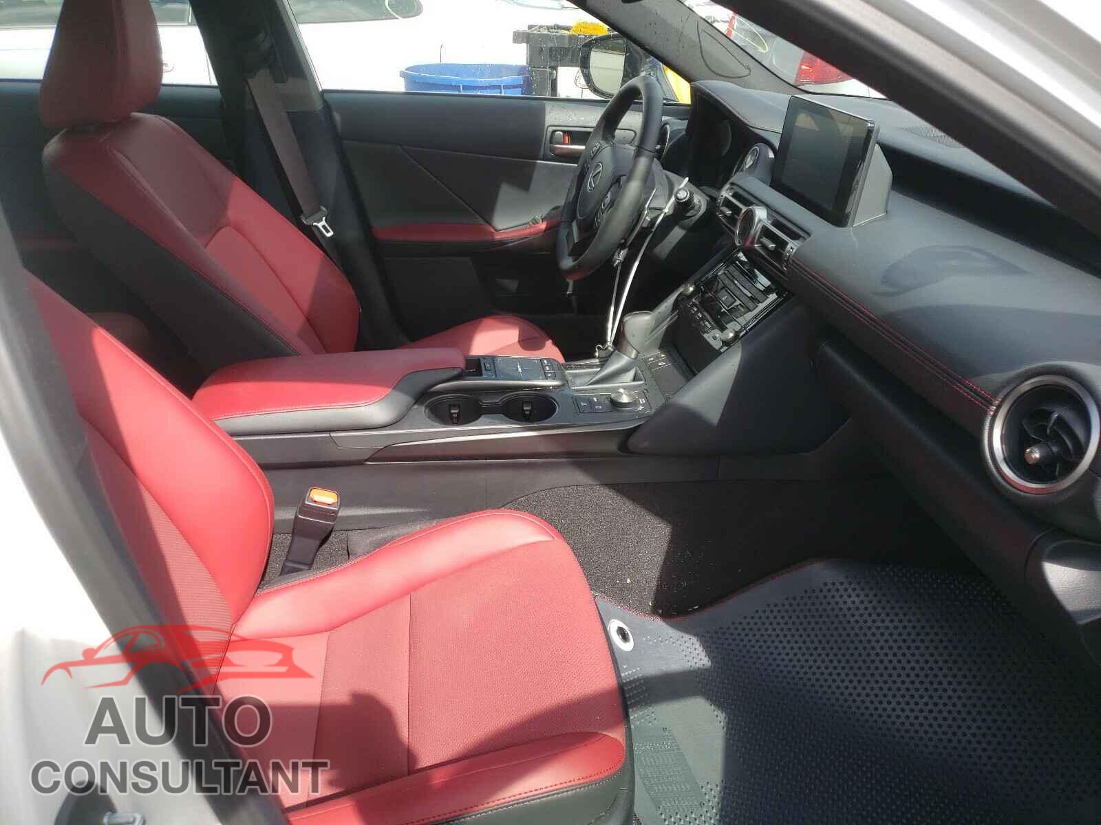LEXUS IS 2021 - JTHCA1D23M5111340