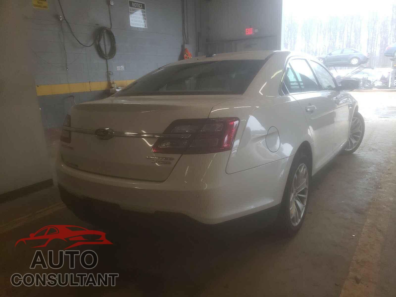 FORD TAURUS 2018 - 1FAHP2F82JG101207