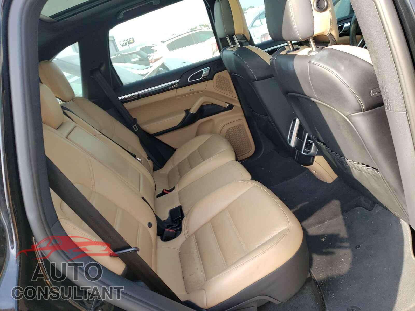 PORSCHE CAYENNE 2016 - WP1AA2A25GKA15636