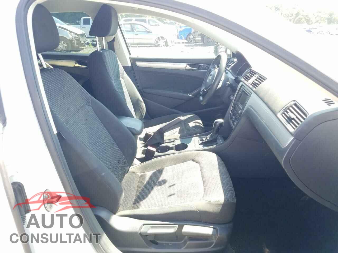 VOLKSWAGEN PASSAT 2017 - 1VWAT7A3XHC027954