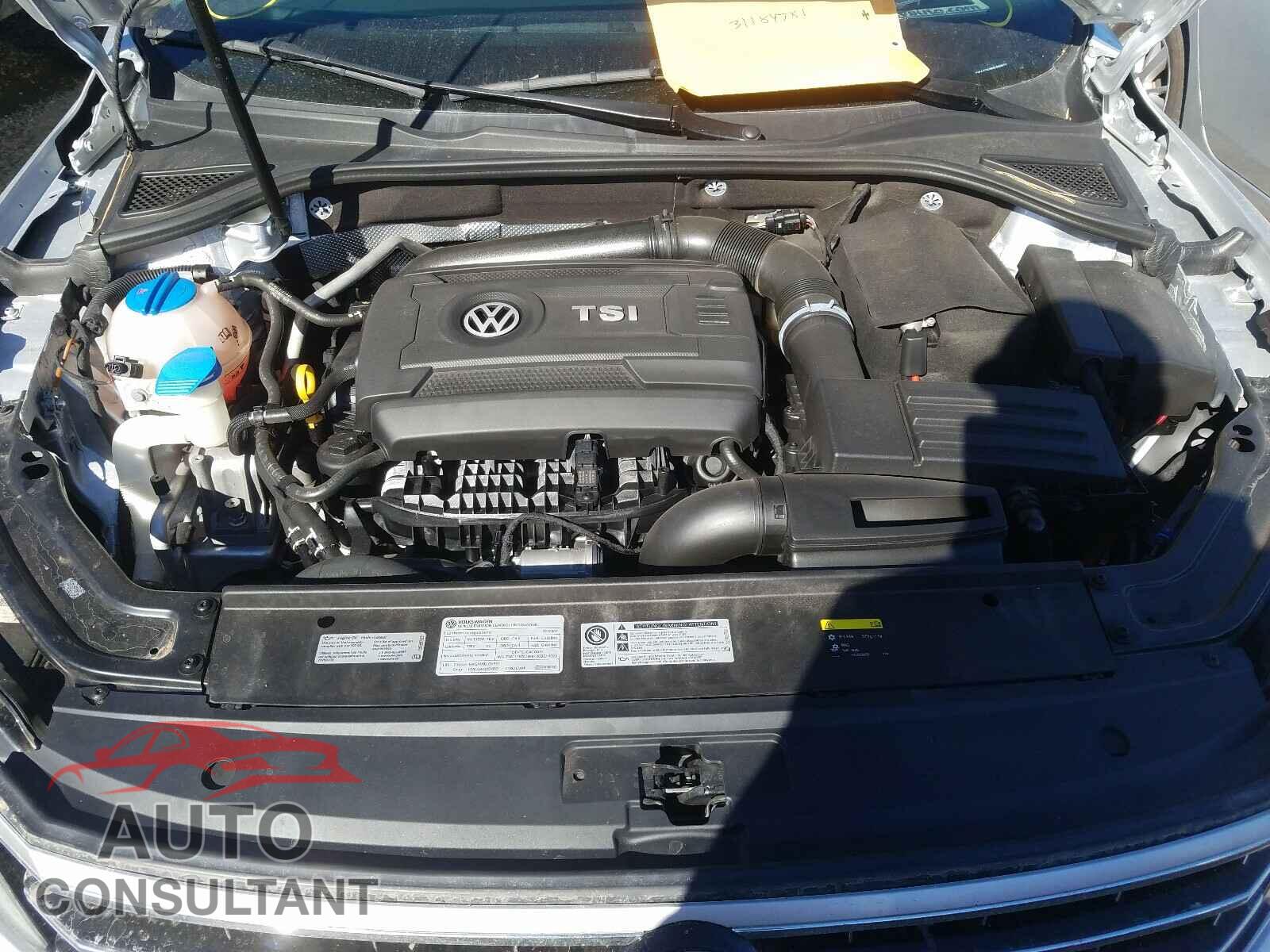 VOLKSWAGEN PASSAT 2017 - 1VWAT7A35HC000323