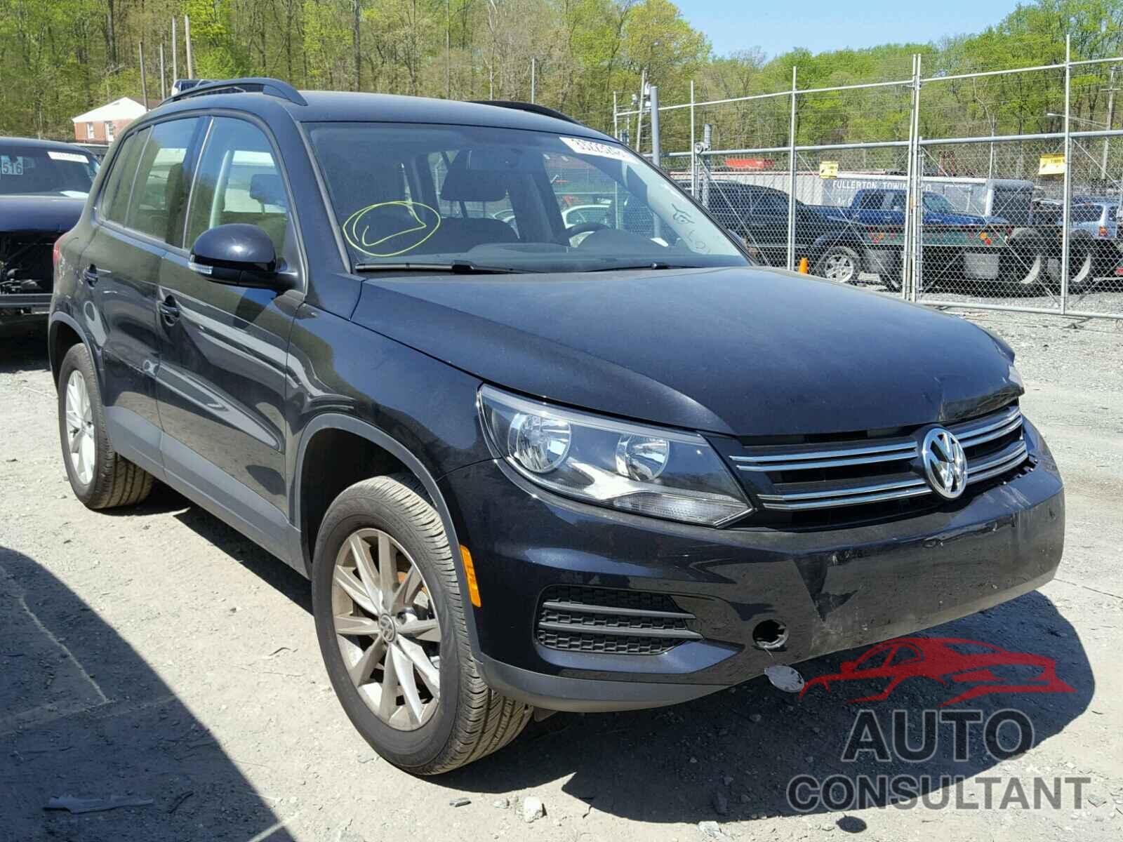 VOLKSWAGEN TIGUAN 2017 - WVGAV7AX6HK053792