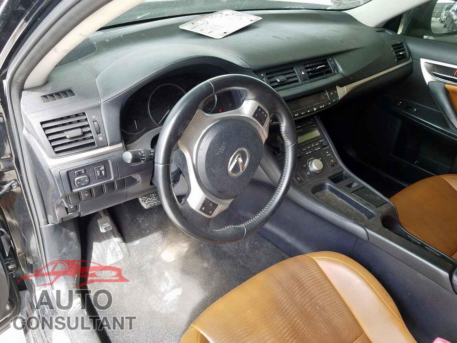 LEXUS CT 200 2011 - 3VWEB7BU6LM046424