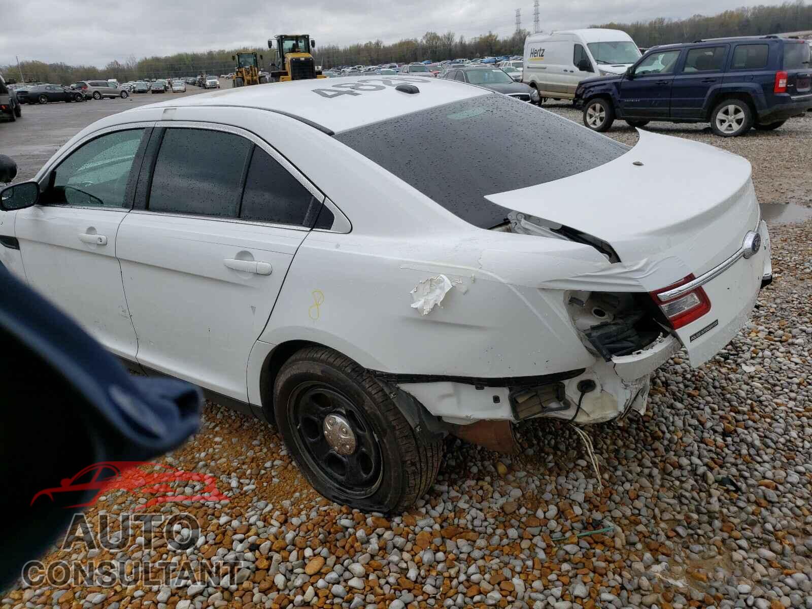FORD TAURUS 2018 - KMHH35LE4LU145629