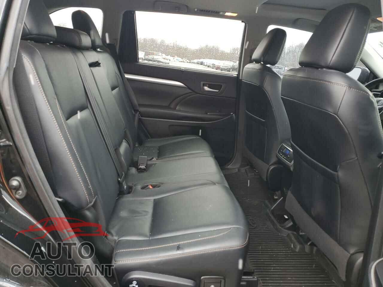 TOYOTA HIGHLANDER 2018 - 5TDJZRFH1JS539933