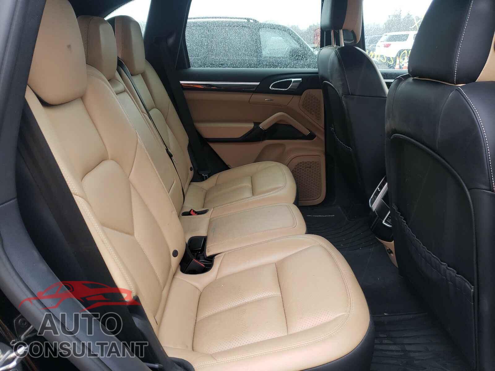 PORSCHE CAYENNE 2016 - WP1AA2A22GKA14802