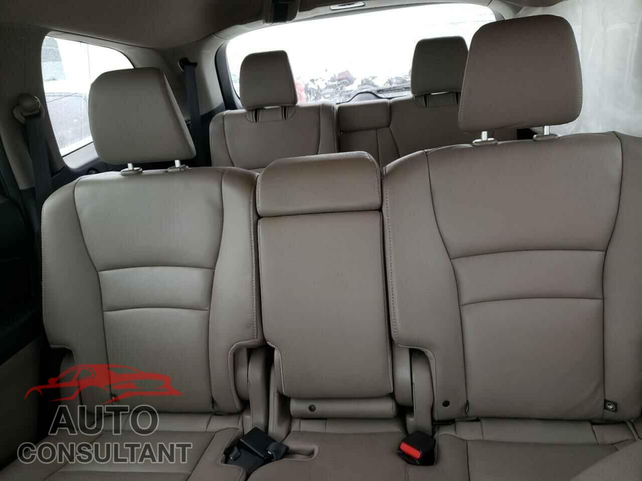HONDA PILOT 2017 - 5FNYF6H74HB504487