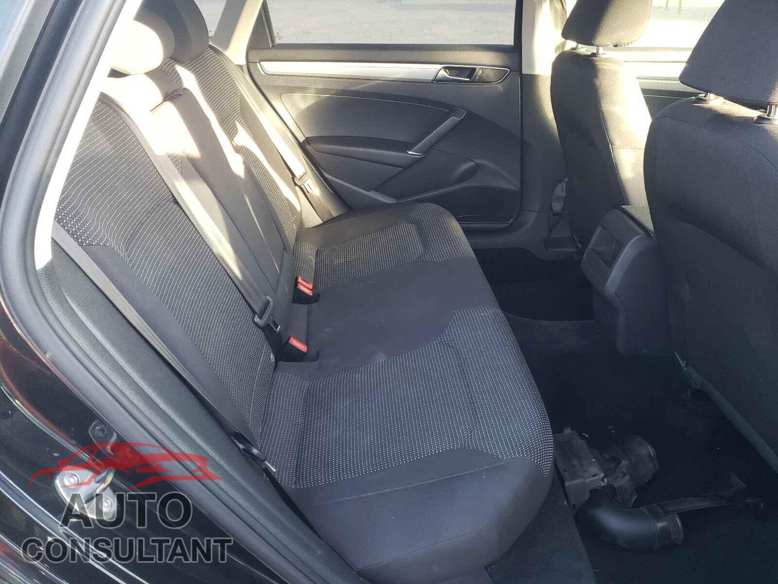 VOLKSWAGEN PASSAT 2017 - 1VWAT7A38HC073878