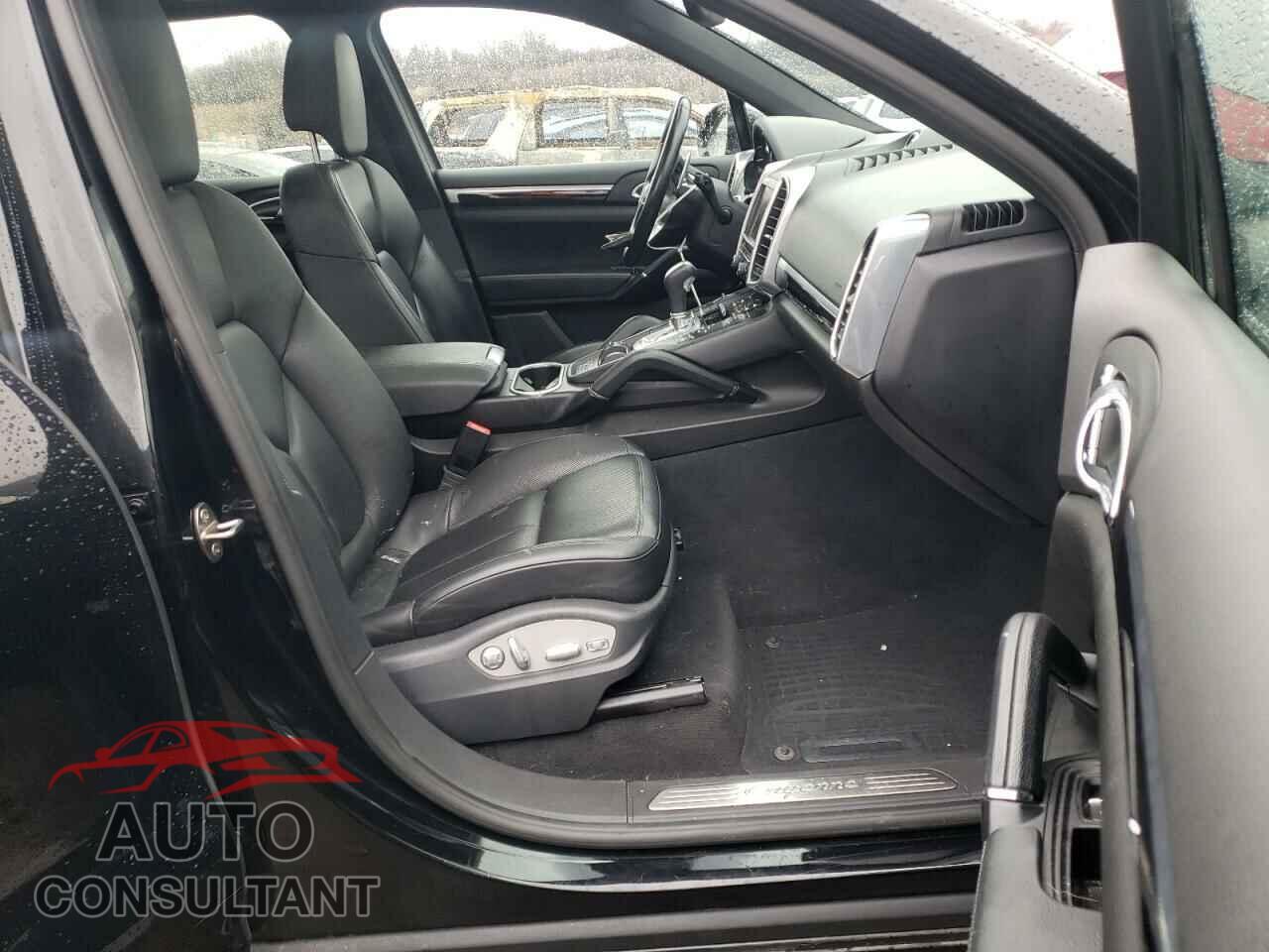 PORSCHE CAYENNE 2016 - WP1AA2A2XGKA10934