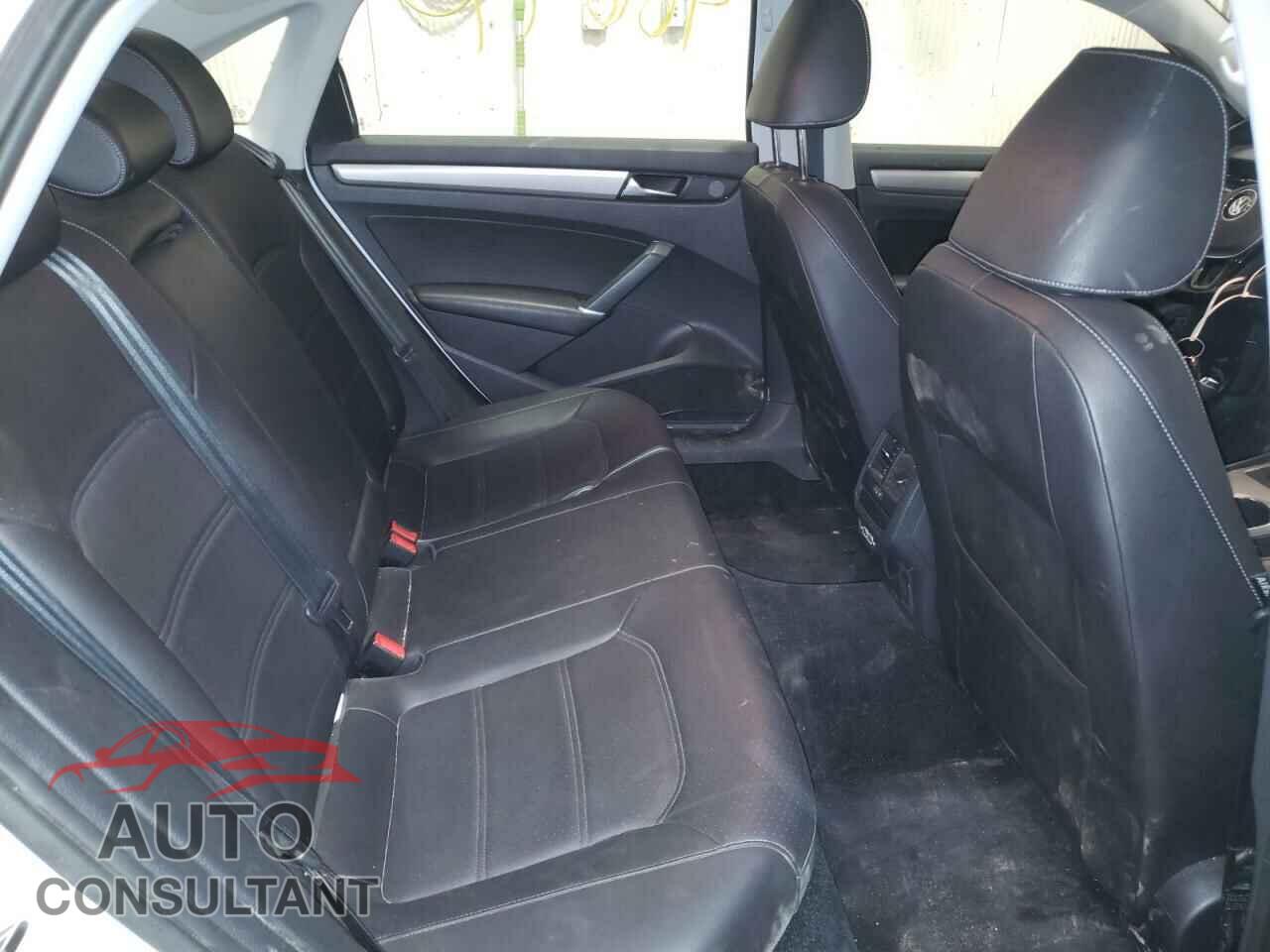 VOLKSWAGEN PASSAT 2020 - 1VWSA7A32LC015574