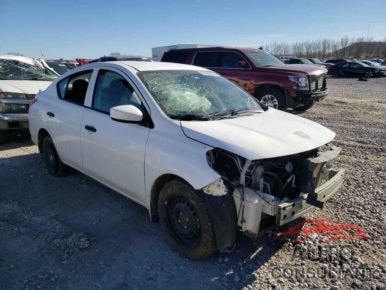 NISSAN VERSA 2018 - 3N1CN7AP6JL819489