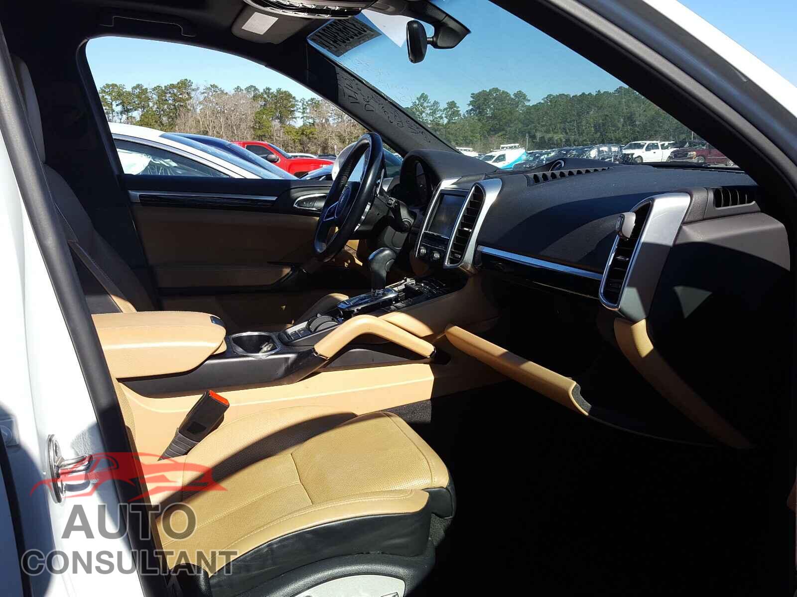 PORSCHE CAYENNE 2016 - WP1AA2A20GLA06319