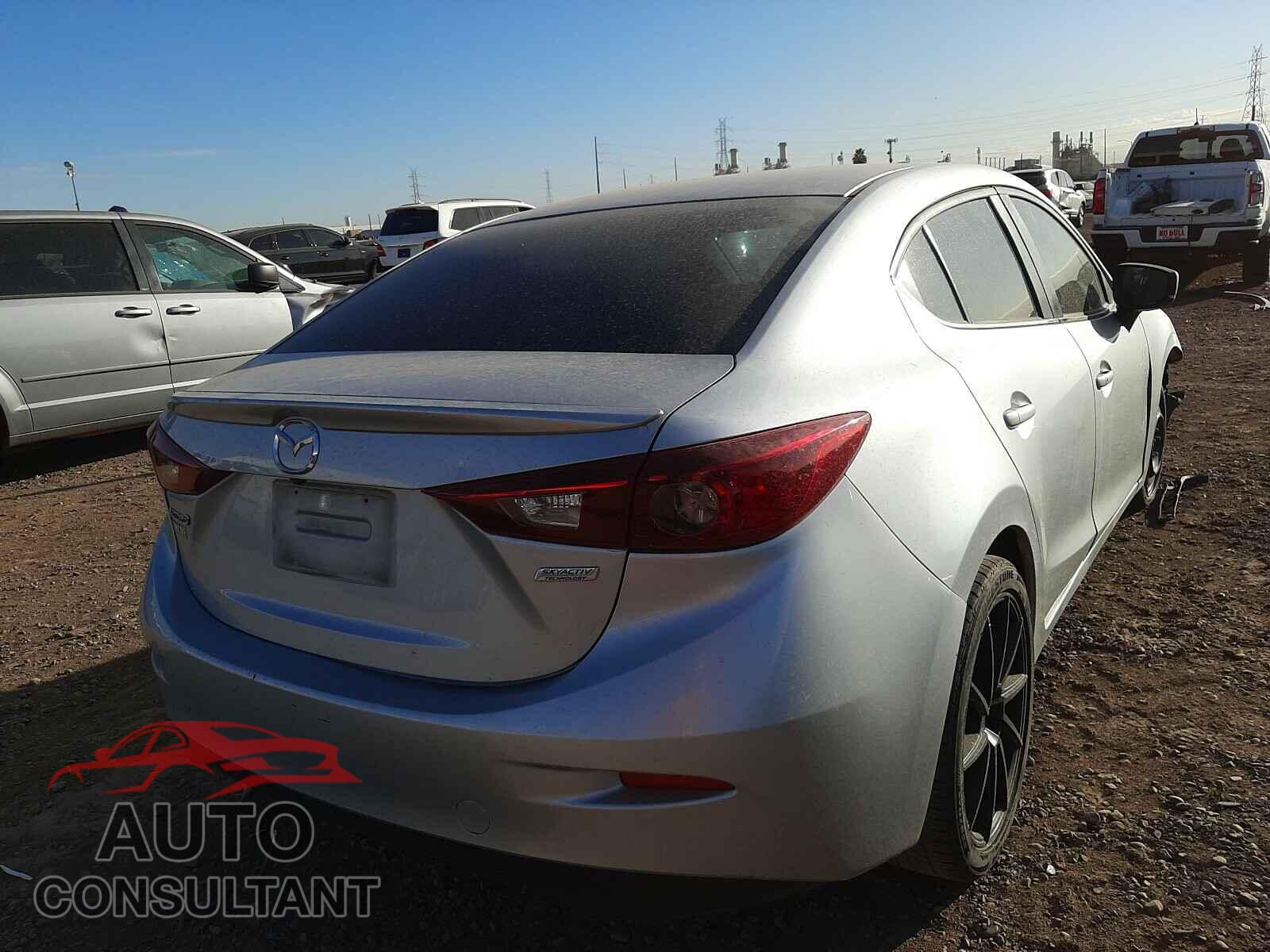 MAZDA 3 2018 - 3MZBN1V34JM166049