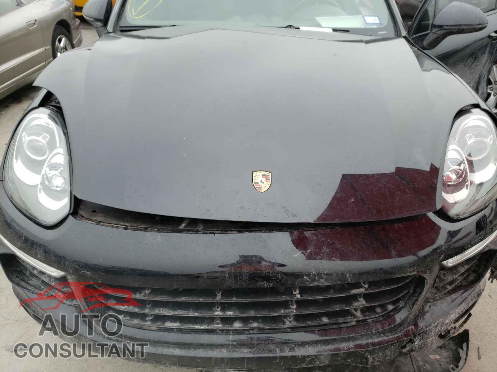 PORSCHE CAYENNE 2017 - WP1AA2A26HKA83476