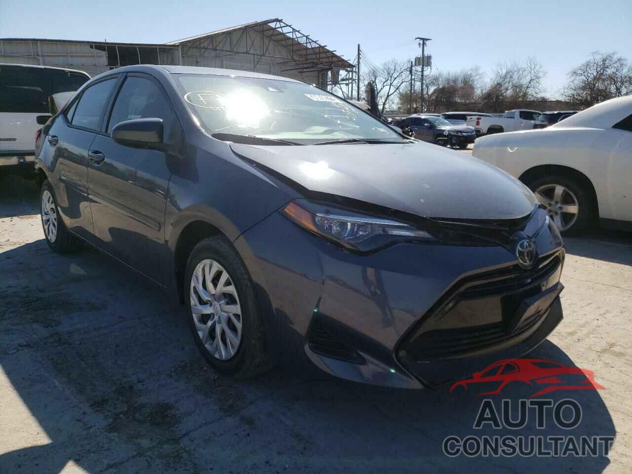 TOYOTA COROLLA 2018 - 5YFBURHE2JP787140