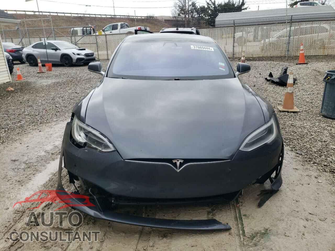 TESLA MODEL S 2017 - 5YJSA1E2XHF215615