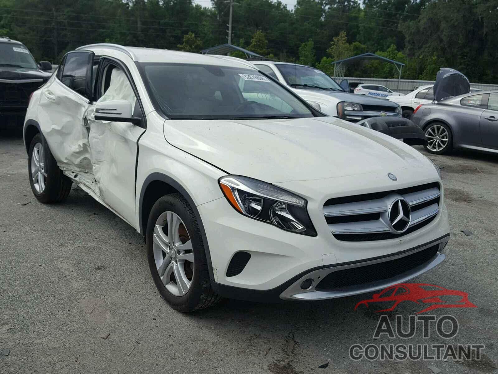 MERCEDES-BENZ GLA250 2015 - WDCTG4GB5FJ072140