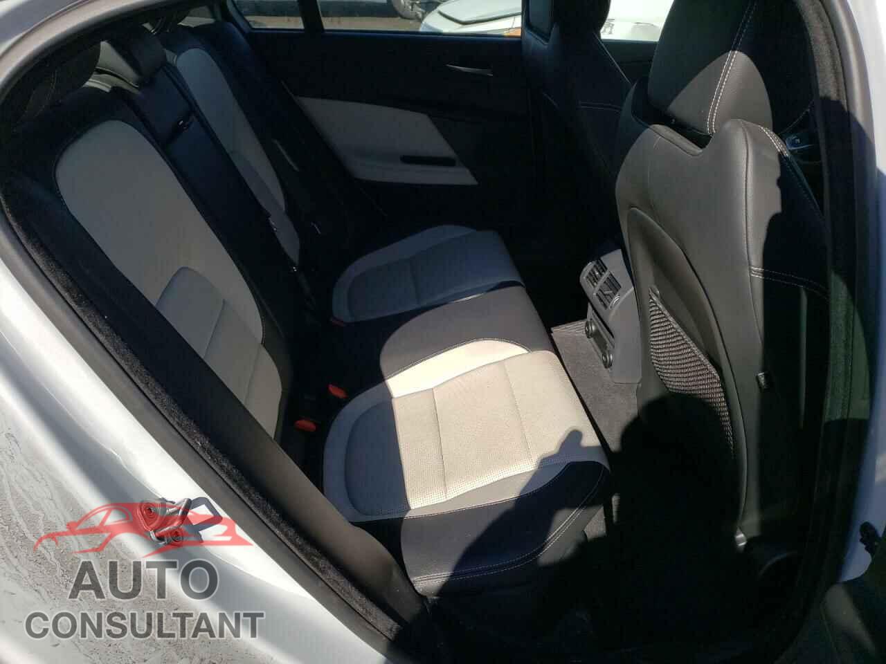 JAGUAR XE 2017 - SAJAL4BV9HA971498
