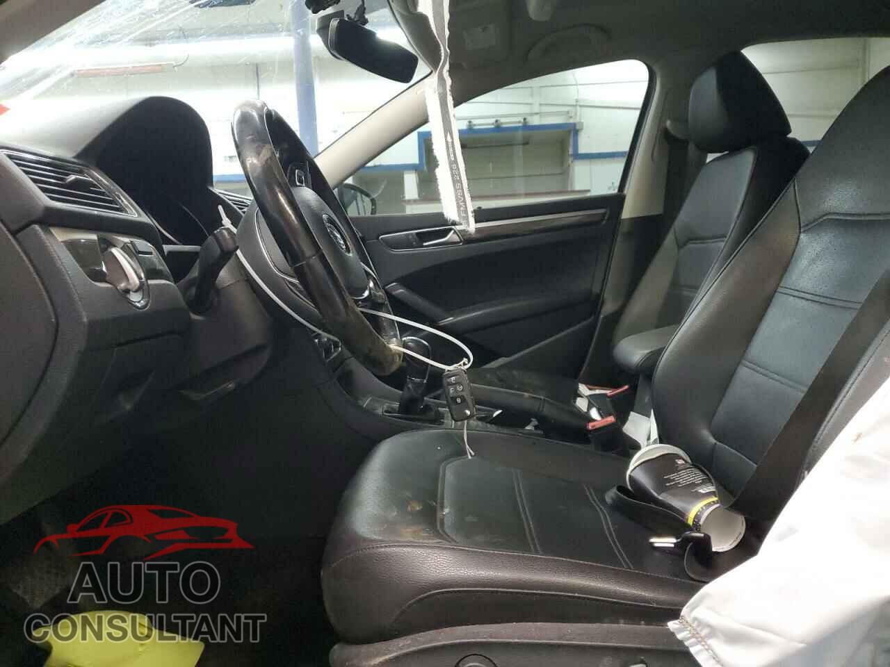 VOLKSWAGEN PASSAT 2018 - 1VWBA7A39JC044406