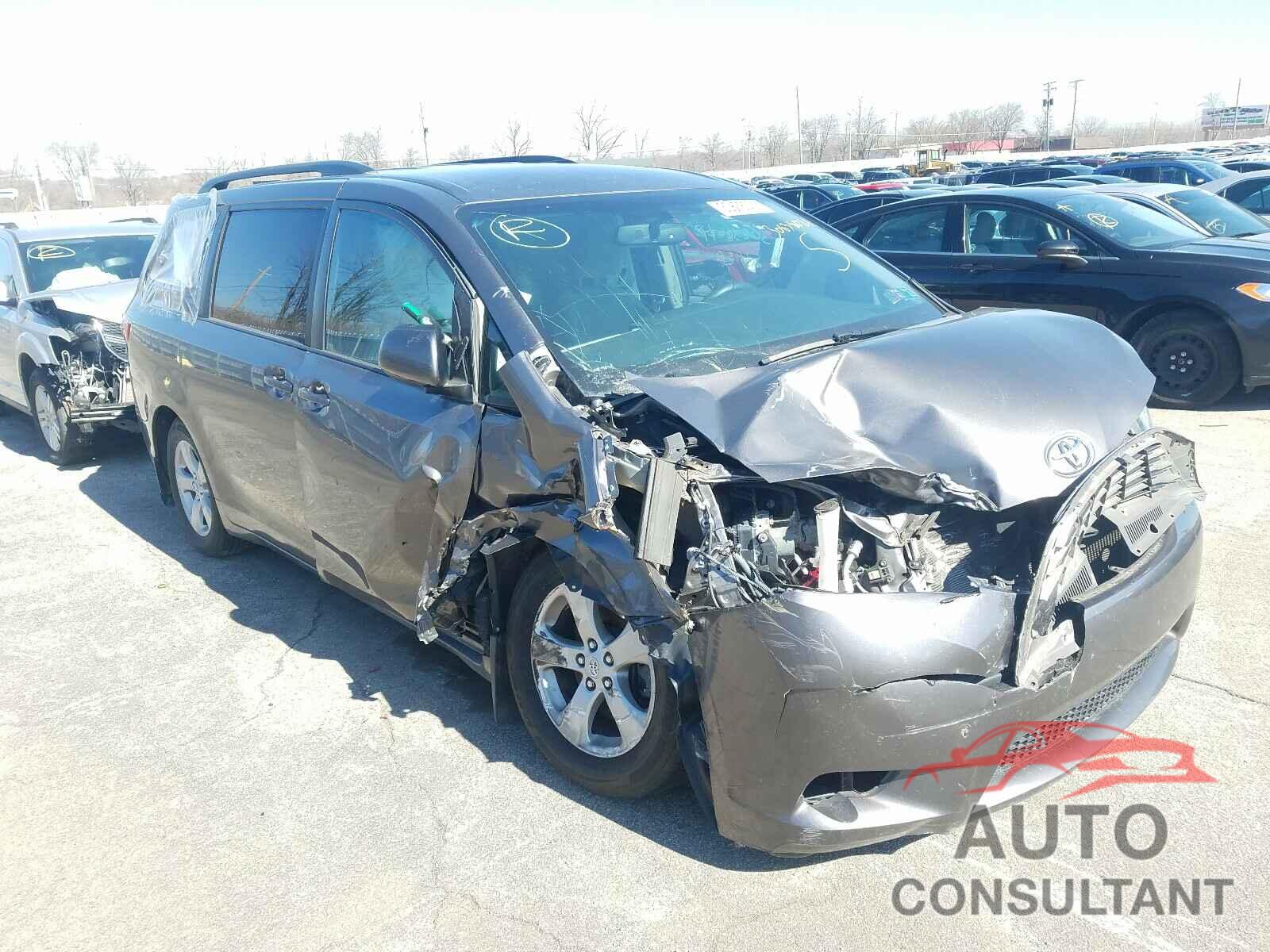 TOYOTA SIENNA 2017 - 5TDKZ3DC9HS892116