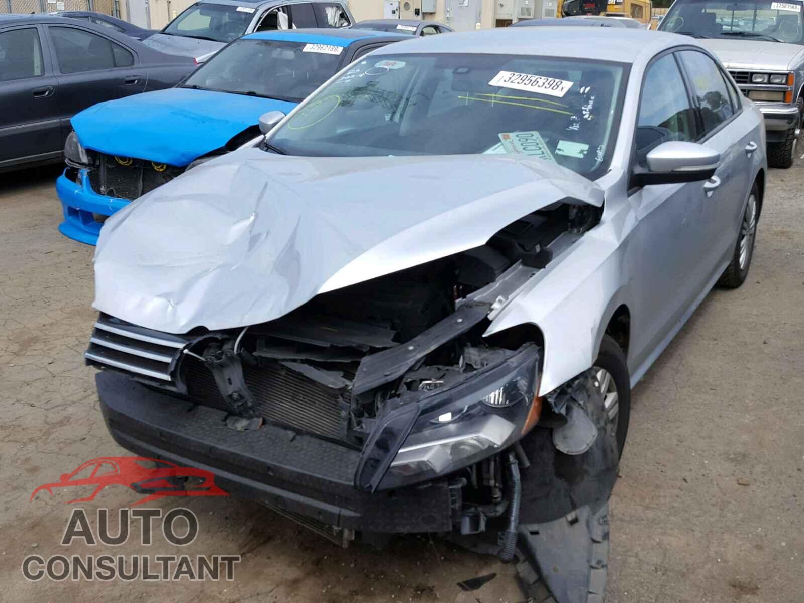 VOLKSWAGEN PASSAT 2015 - 1VWAT7A31FC076814