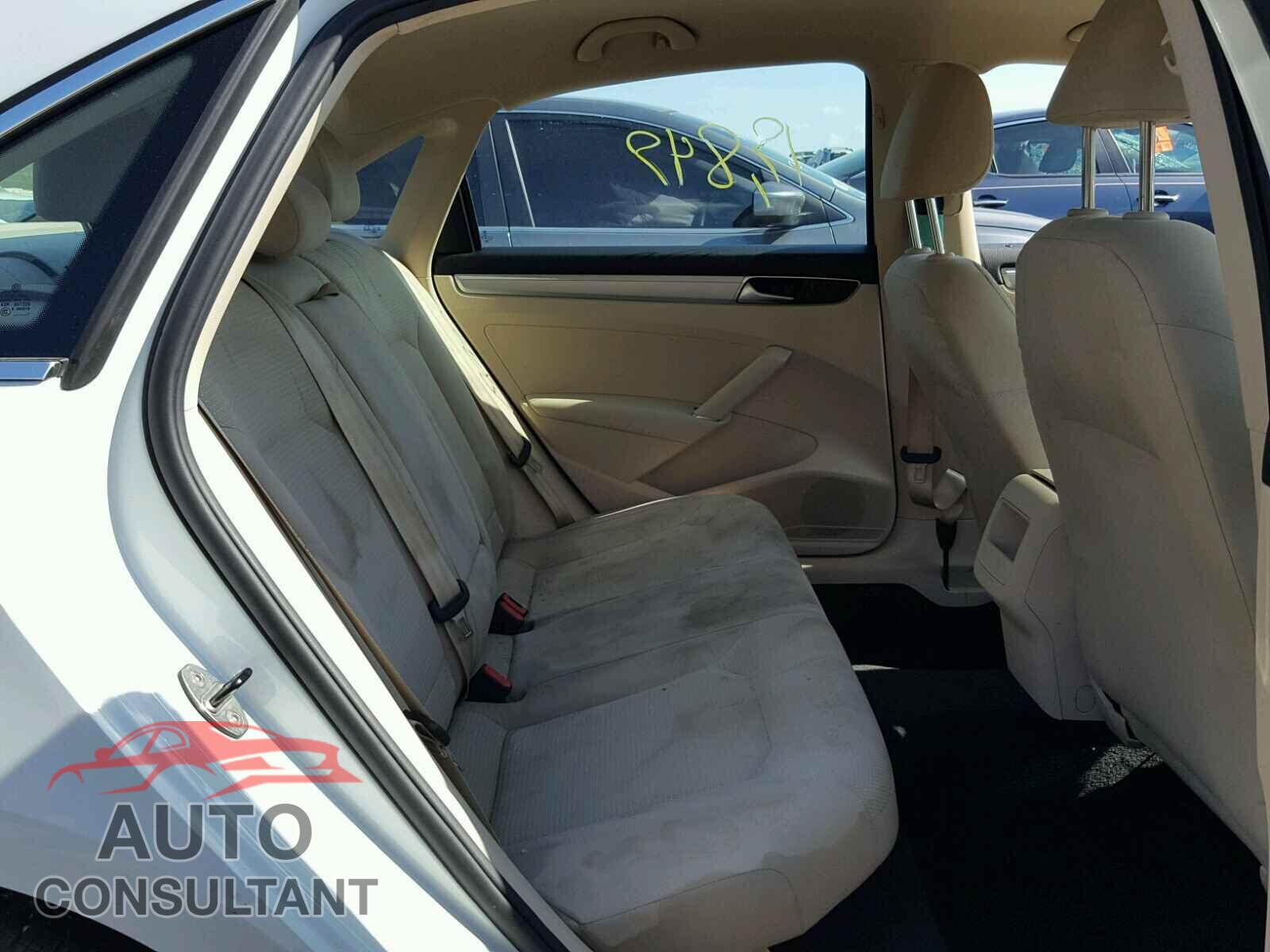 VOLKSWAGEN PASSAT 2017 - 1VWAT7A38HC060032