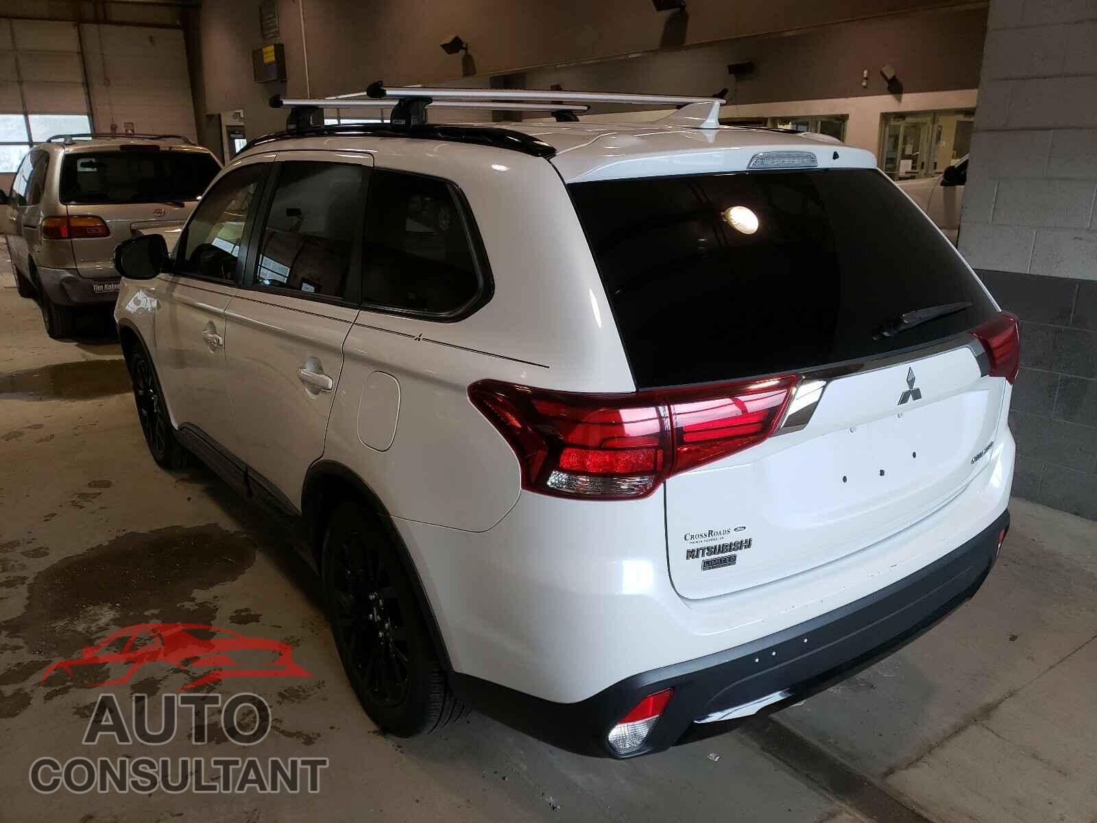 MITSUBISHI OUTLANDER 2018 - JA4AD3A38JZ058948