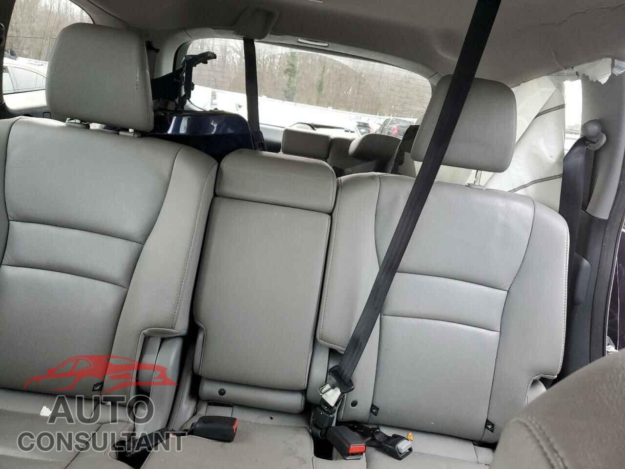 HONDA PILOT 2017 - 5FNYF6H57HB024202