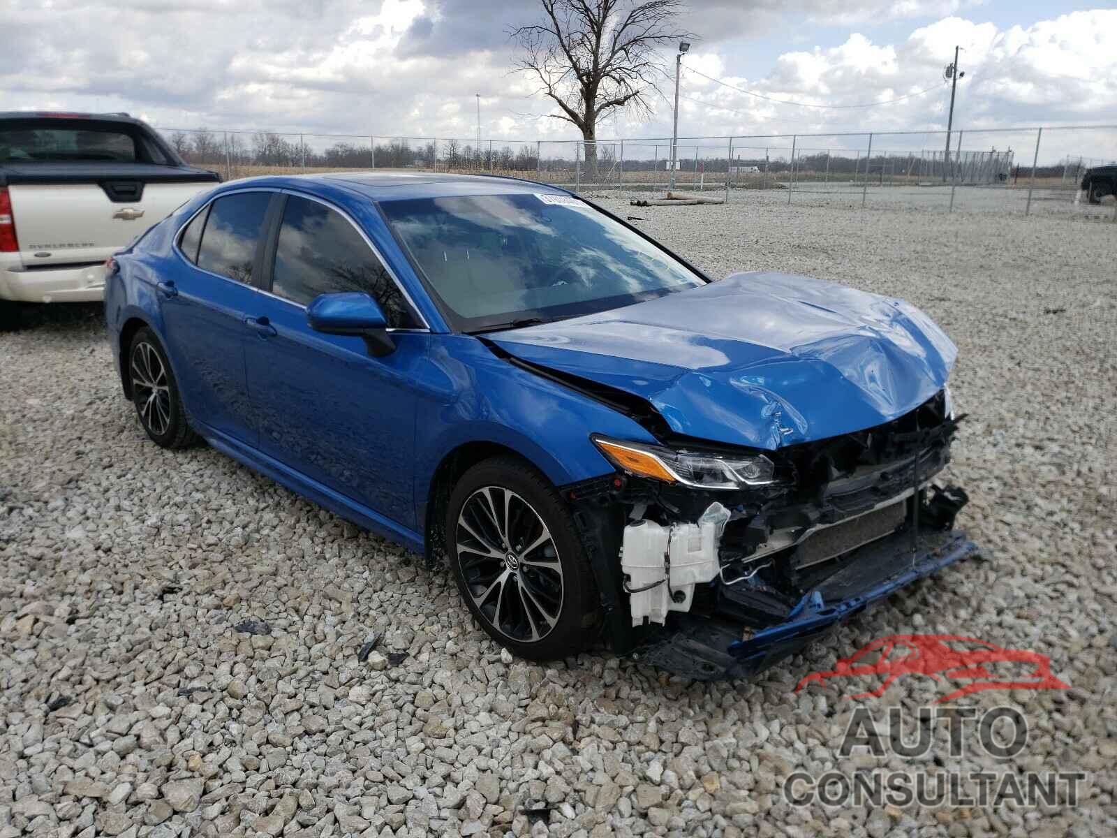 TOYOTA CAMRY 2018 - 4T1B11HK2JU025022