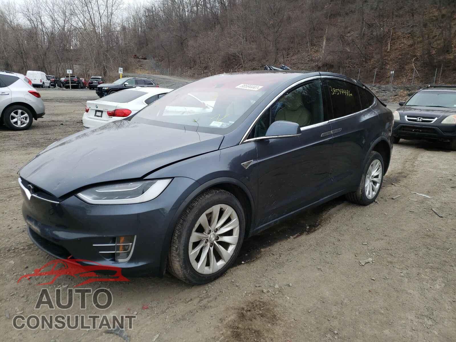 TESLA MODEL X 2016 - 5YJXCAE20GF008813