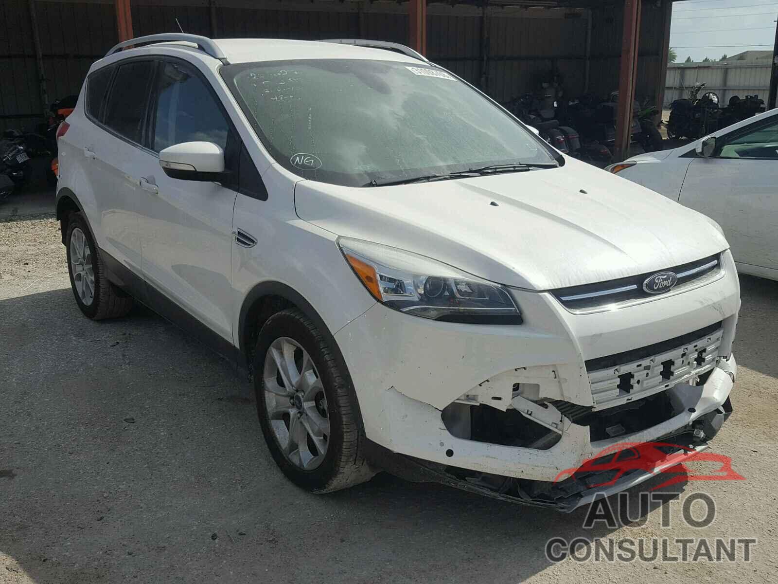 FORD ESCAPE 2015 - 1FMCU0J9XFUA50948