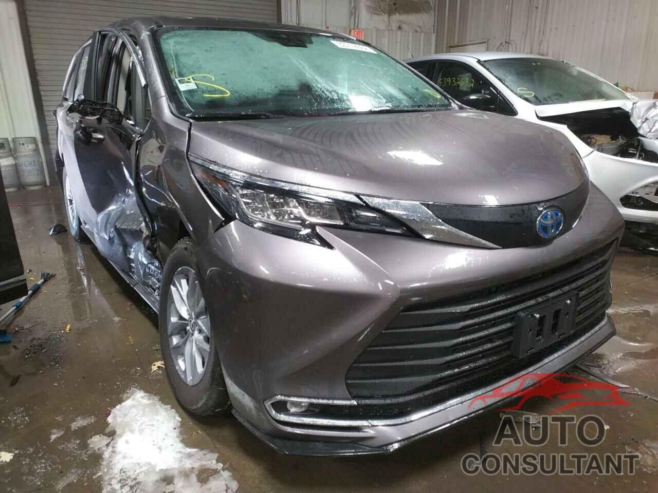 TOYOTA SIENNA 2021 - 5TDYRKEC5MS029584