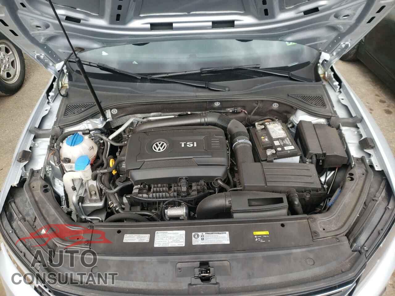 VOLKSWAGEN PASSAT 2017 - 1VWAT7A38HC078501