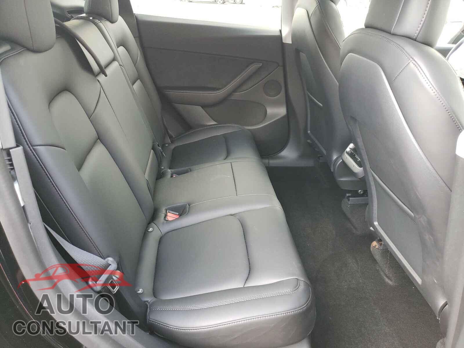 TESLA MODEL Y 2021 - 5YJYGDEE1MF083309