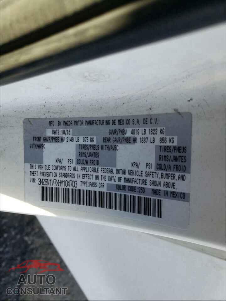 MAZDA 3 2017 - 3MZBN1V7XHM104703