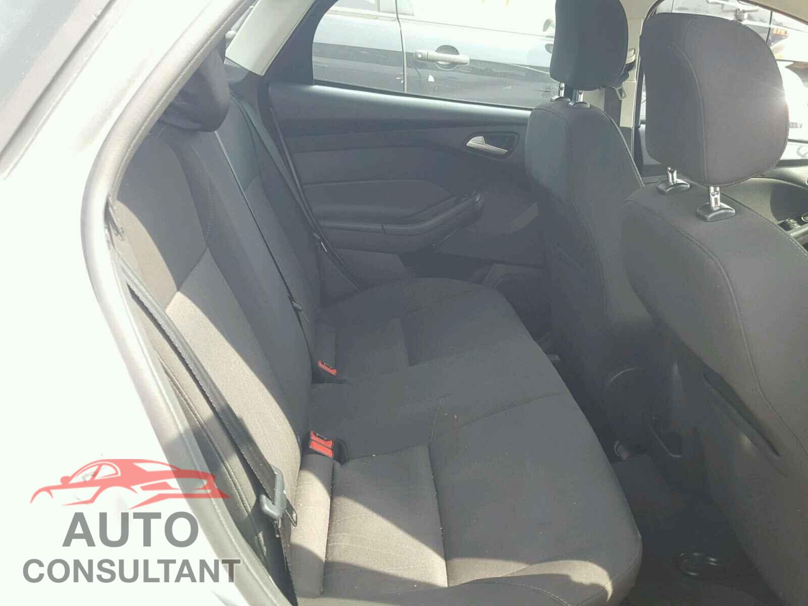 FORD FOCUS SE 2015 - 1FADP3F28FL228400