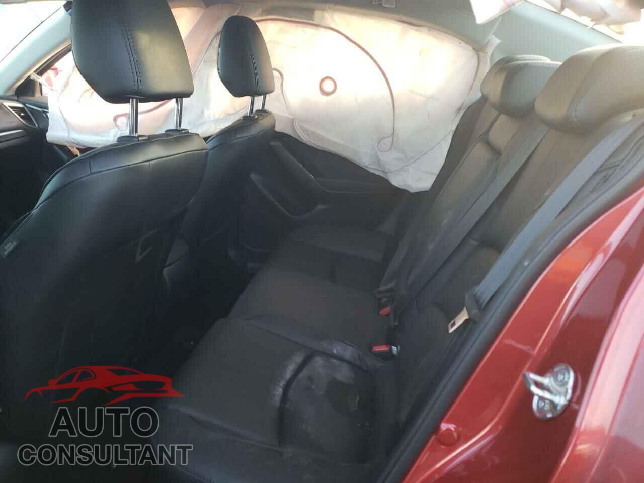 MAZDA 3 2018 - 3MZBN1V39JM256880