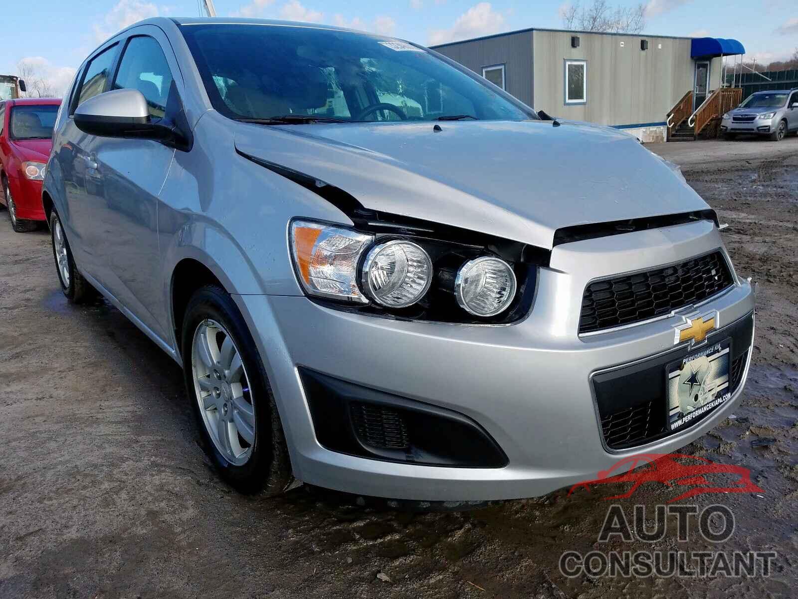 CHEVROLET SONIC 2015 - 5YFBURHE6HP724312