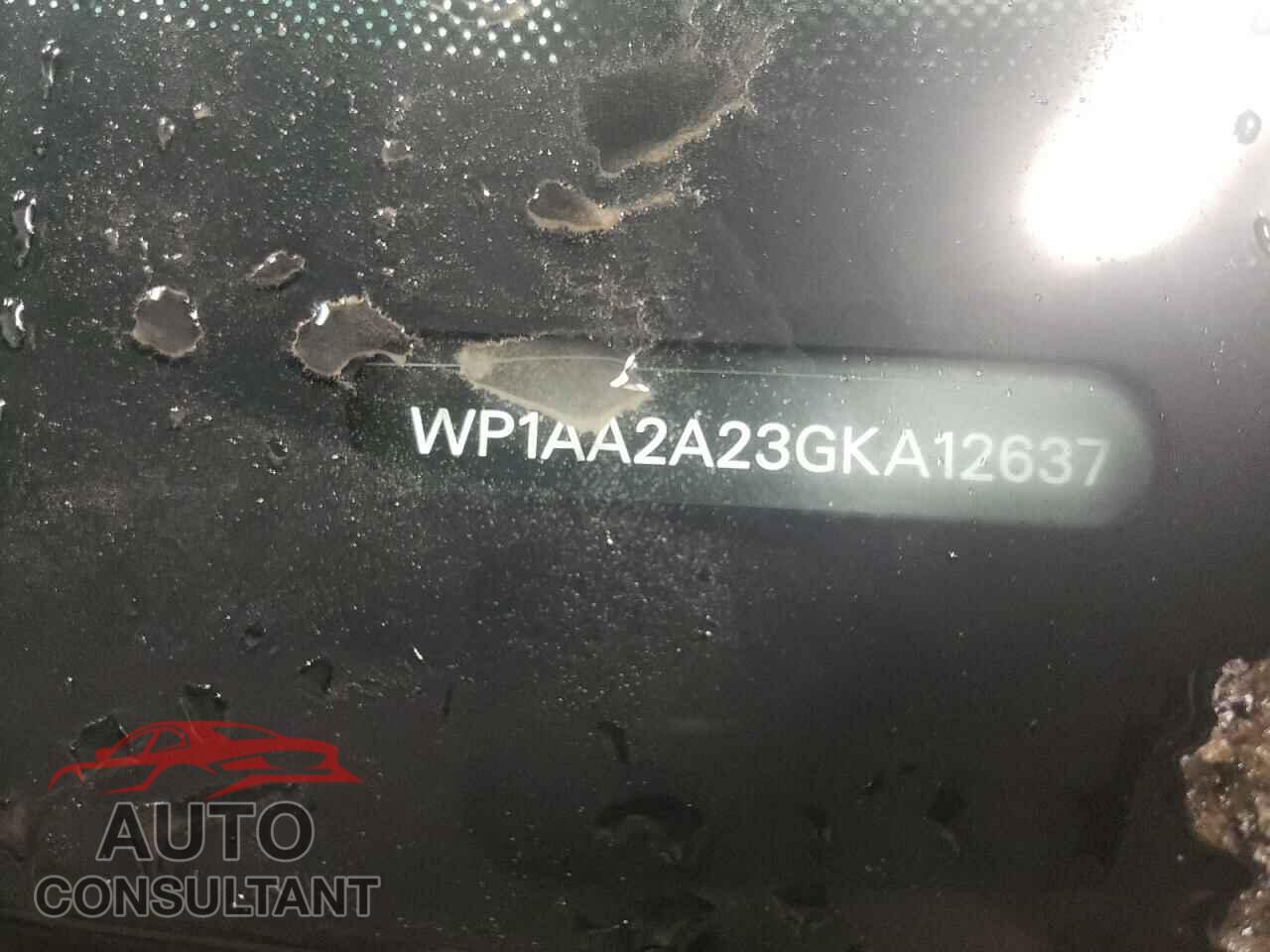 PORSCHE CAYENNE 2016 - WP1AA2A23GKA12637