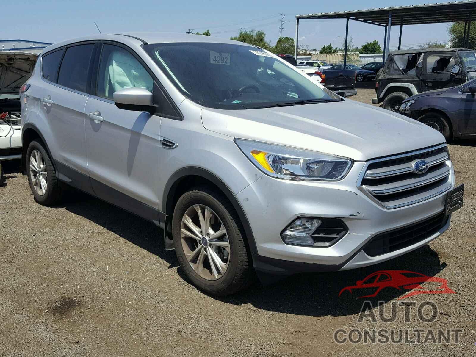 FORD ESCAPE 2017 - 1FMCU0G99HUB04606
